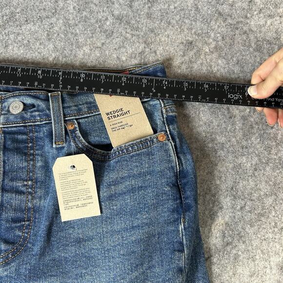 Levi’s Wedgie Straight Womens 28 Medium Wash Denim Button Fly - Picture 4 of 12